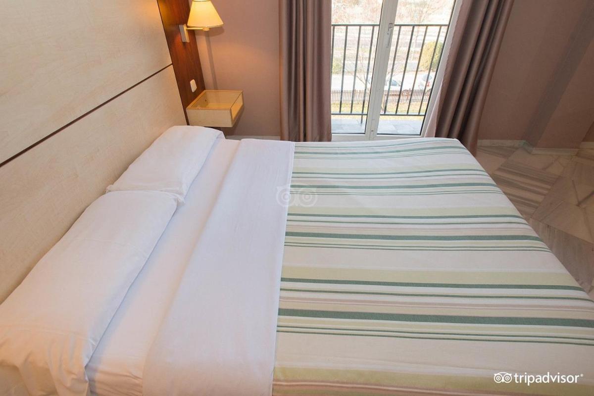 Hotel Villa Blanca Алболоте Екстериор снимка